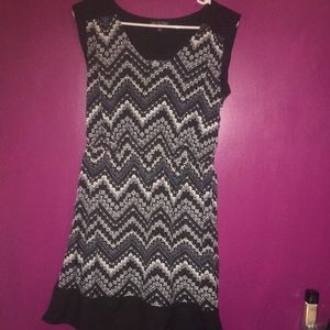BLACK PATTERN DRESS | SIZE L